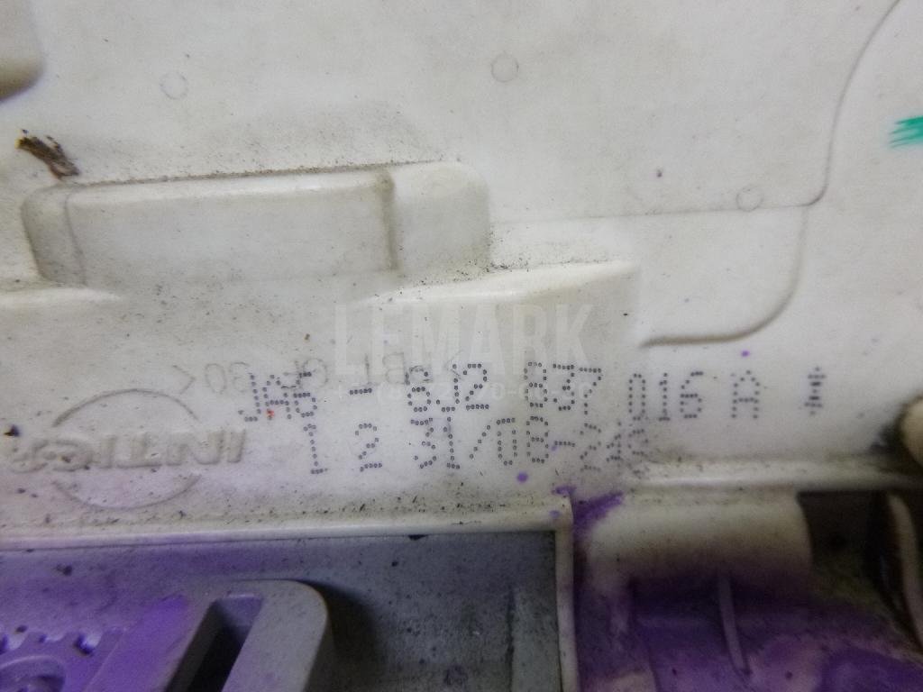 Замок двери передней правой