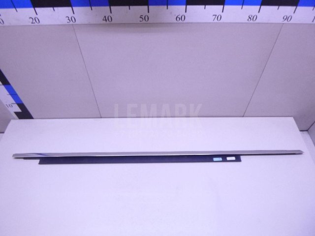 Накладка стекла переднего правого