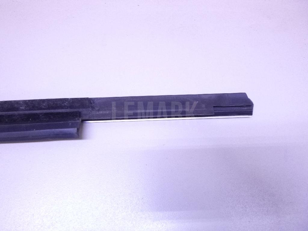 Накладка стекла заднего правого