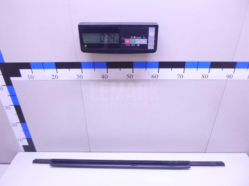 Накладка стекла заднего правого