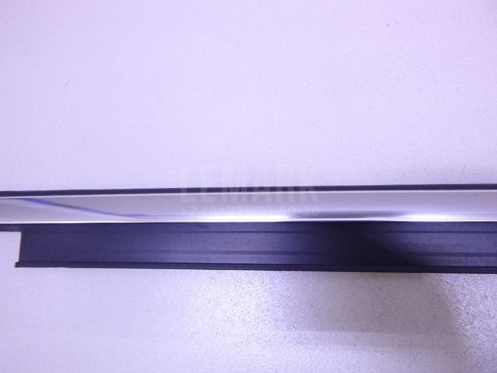 Накладка стекла заднего правого