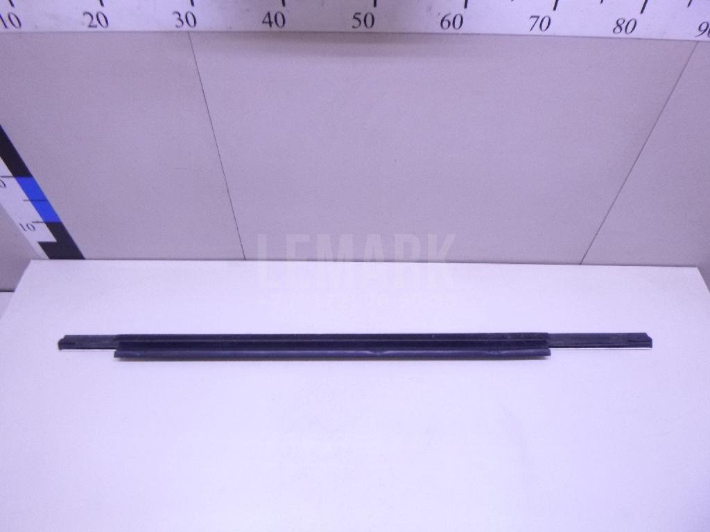 Накладка стекла заднего правого