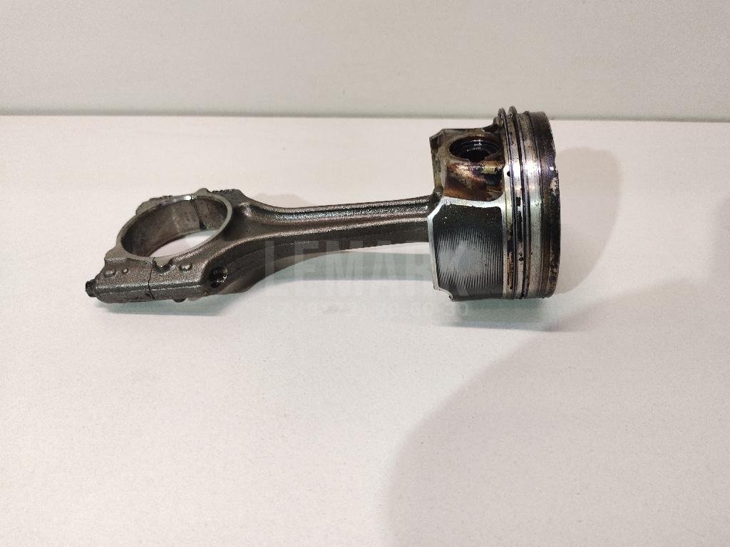 Поршень с шатуном