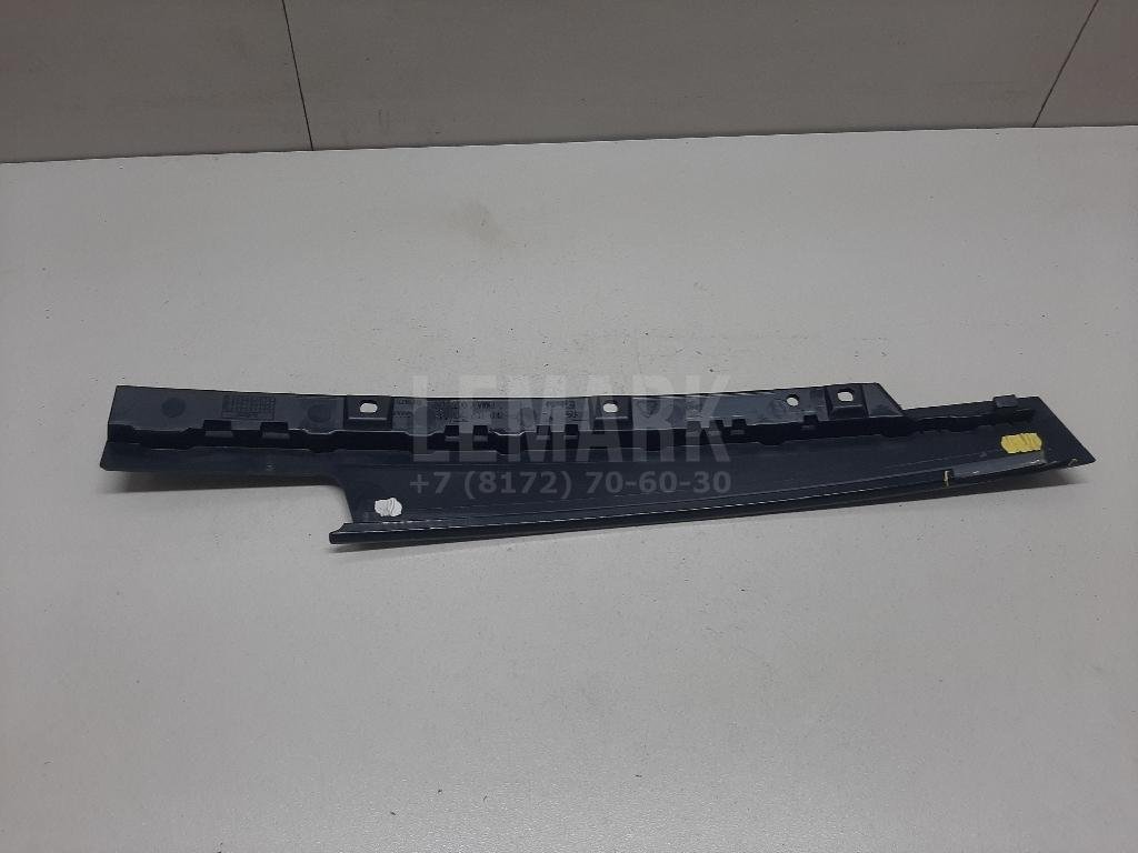 Накладка двери передней правой