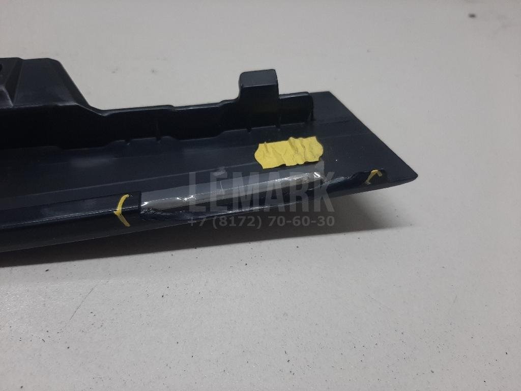 Накладка двери передней правой