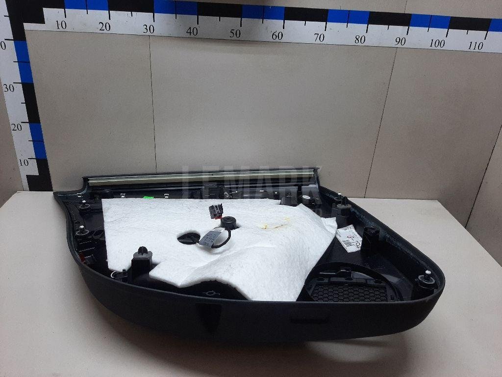 Обшивка двери задней правой