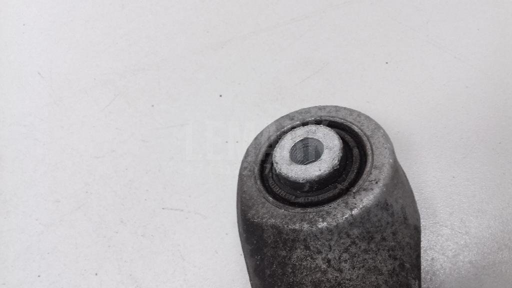 Рычаг задний верхний правый