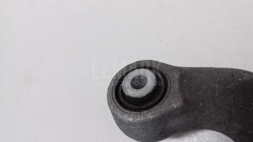 Рычаг задний верхний правый