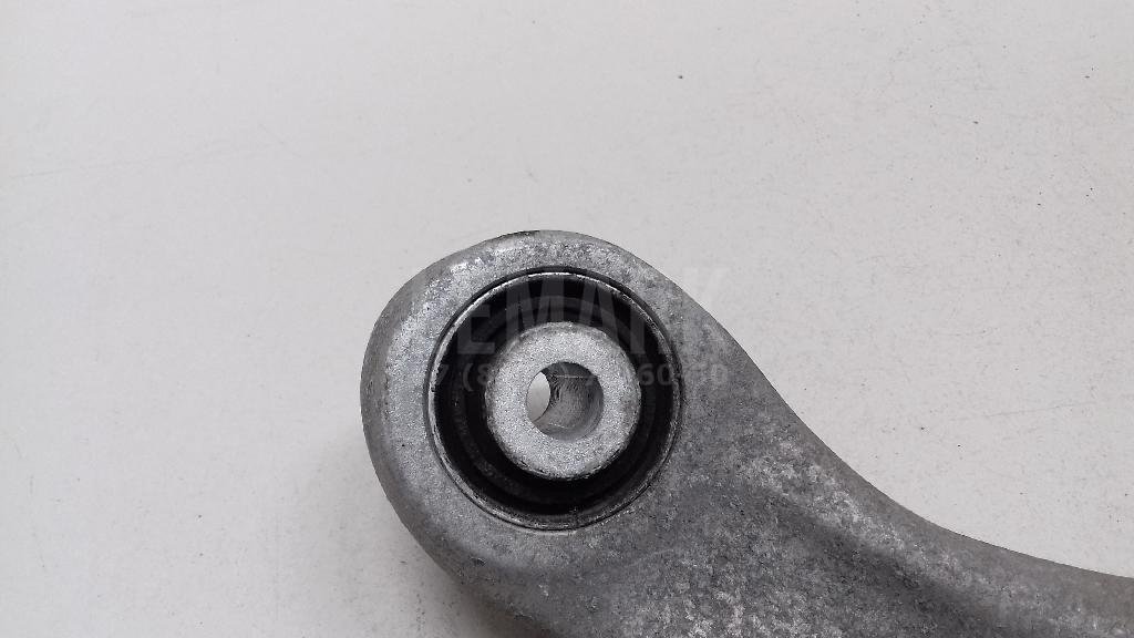 Рычаг задний верхний правый