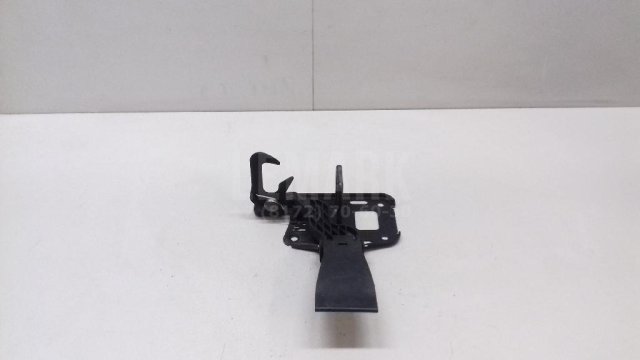 Крючок капота