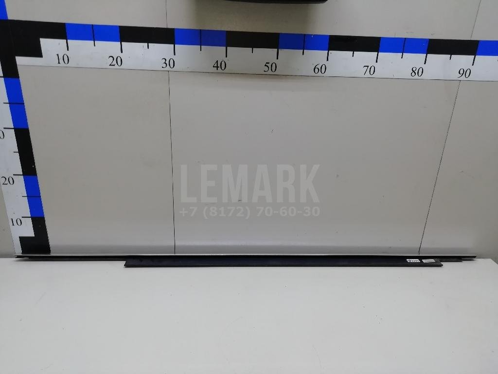 Накладка стекла переднего левого