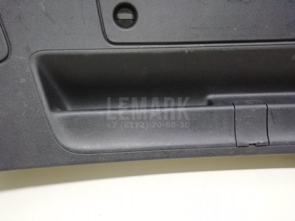 Обшивка двери багажника