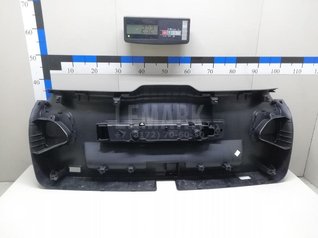 Обшивка двери багажника