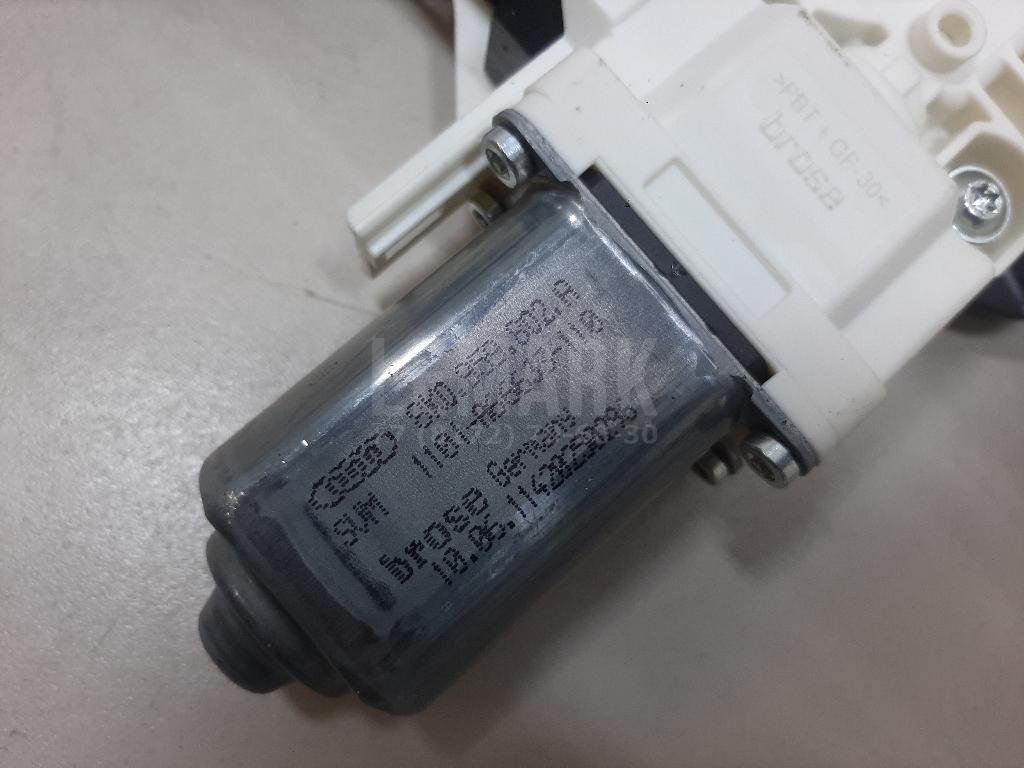 Стеклоподъемник электр. передний правый