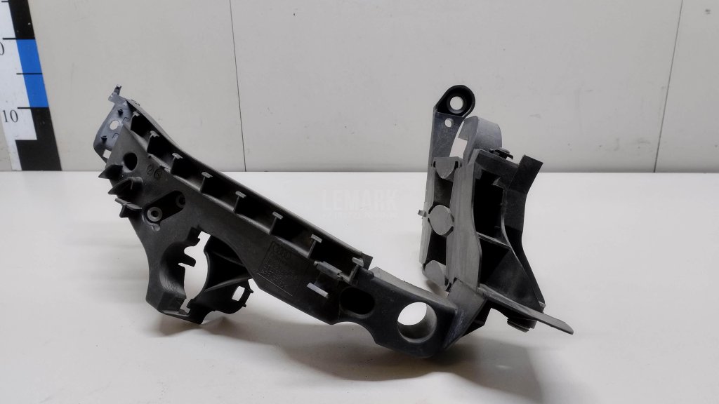 Кронштейн фар правый