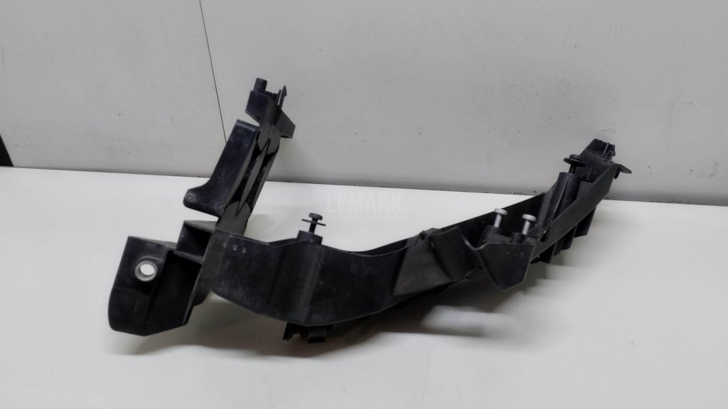 Кронштейн фар правый