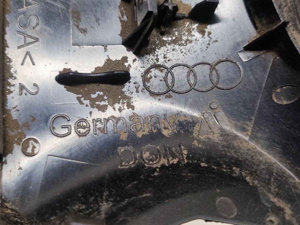 Накладка зеркала левого