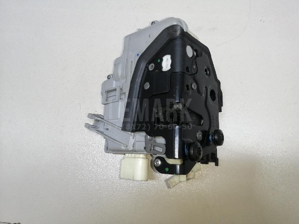 Замок двери передней правой