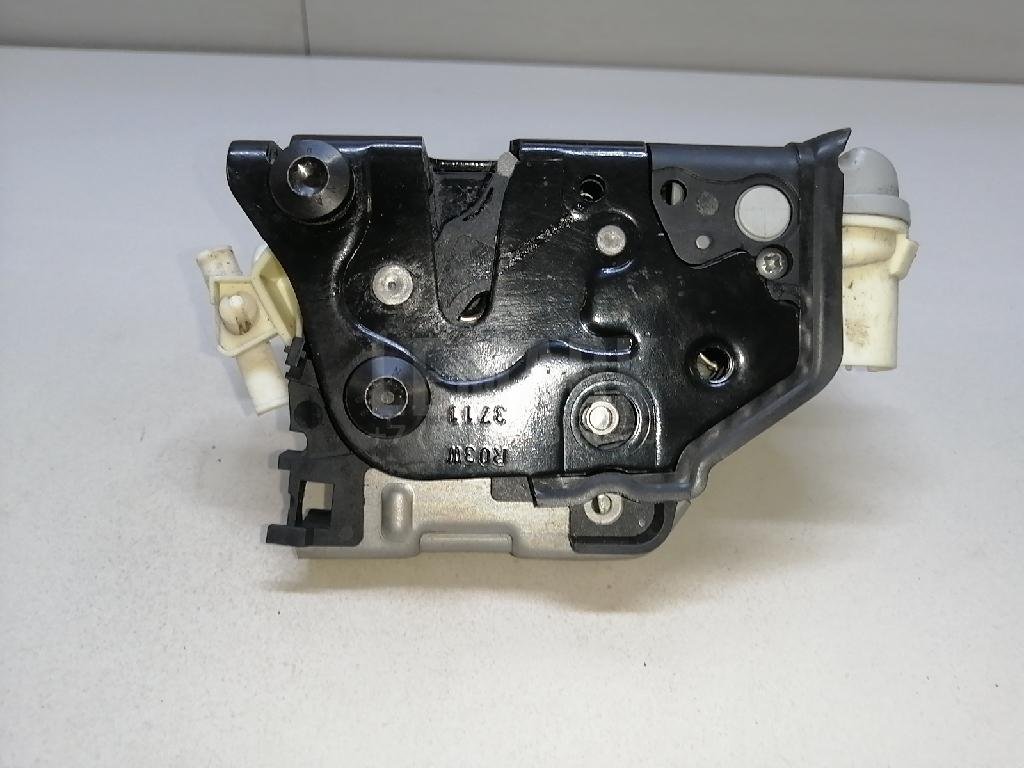 Замок двери передней правой