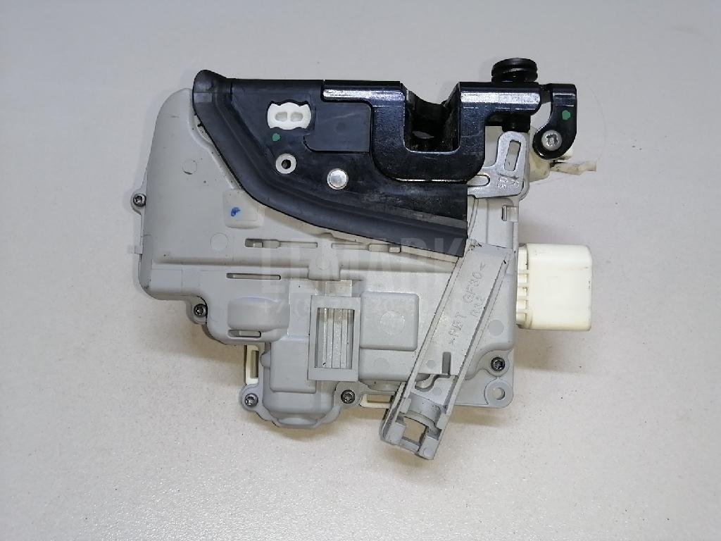 Замок двери передней правой