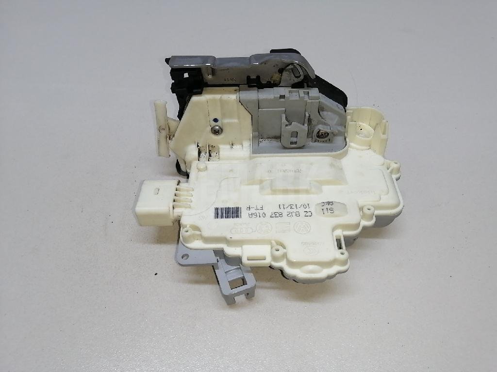 Замок двери передней правой