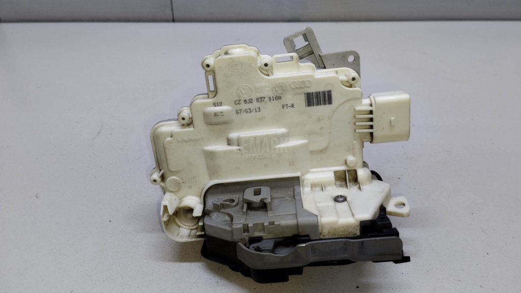 Замок двери передней правой