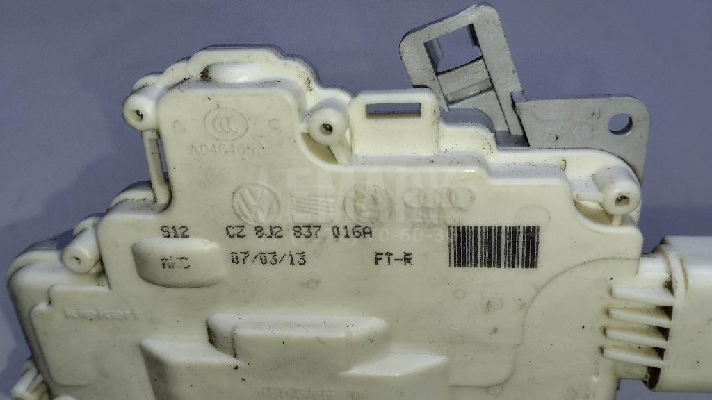 Замок двери передней правой