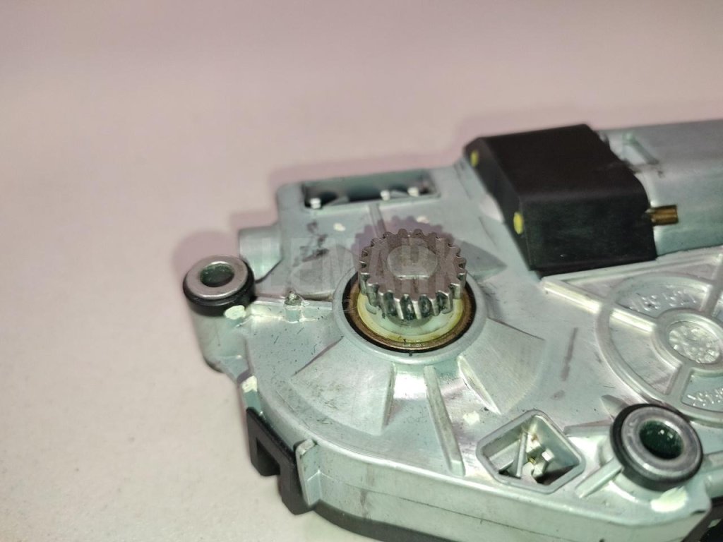 Моторчик люка для  Audi A3 [8PA] Sportback 2004-2013