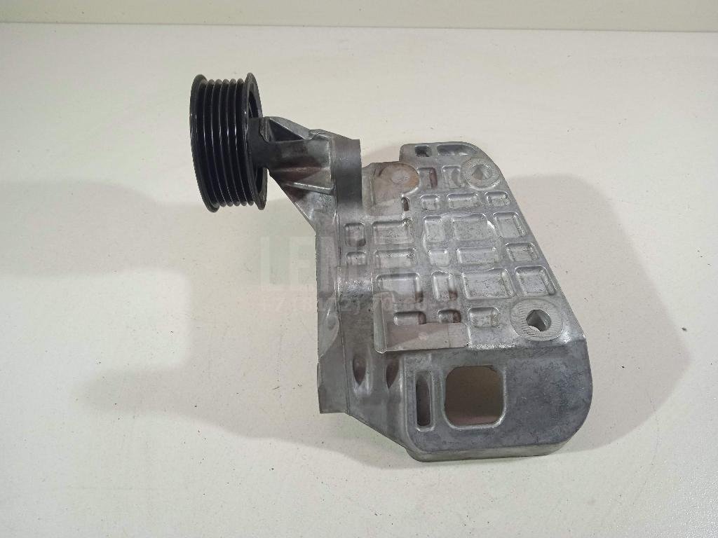 Кронштейн генератора для  Alfa Romeo Giulietta 2010-2020