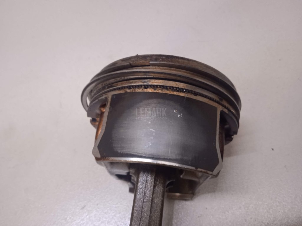 Поршень с шатуном