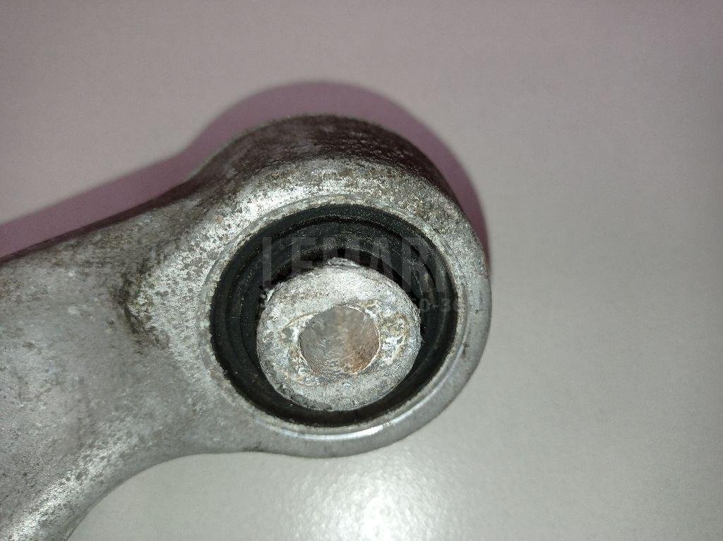 Рычаг задний верхний правый