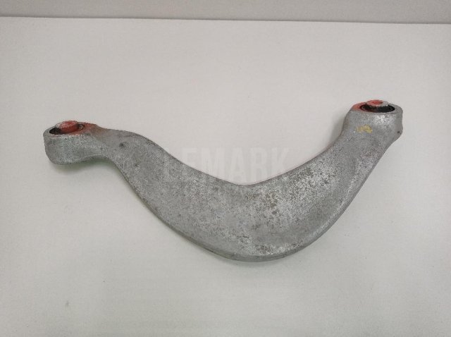 Рычаг задний верхний правый