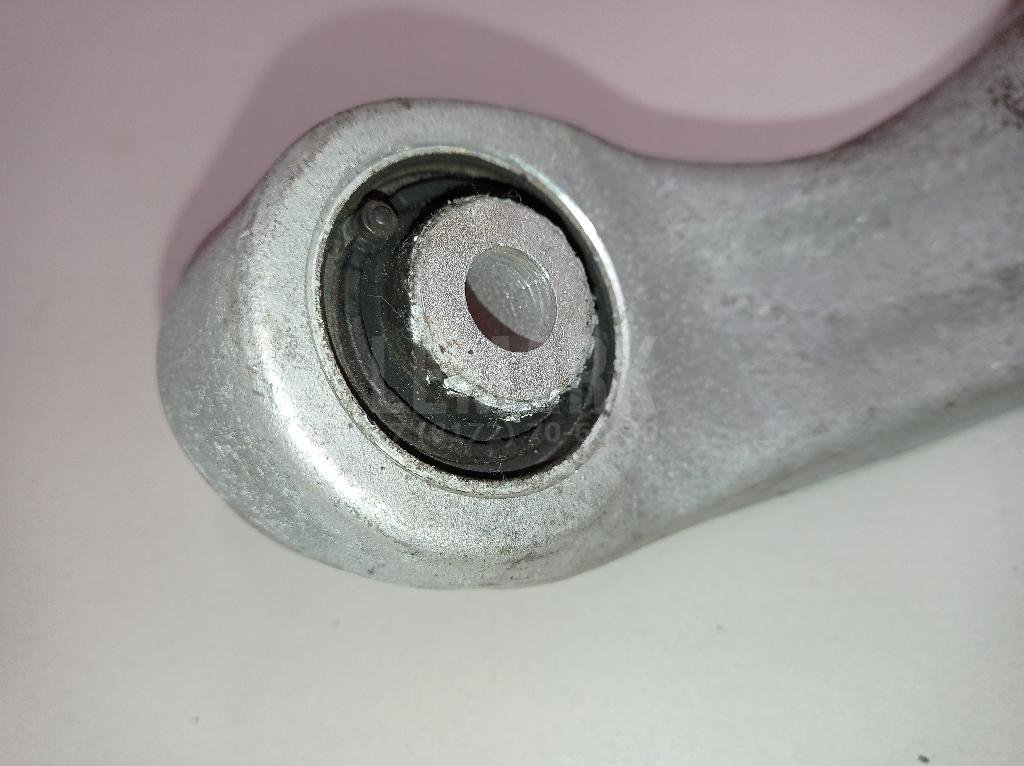 Рычаг задний верхний правый