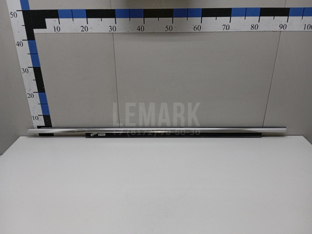 Накладка стекла переднего левого