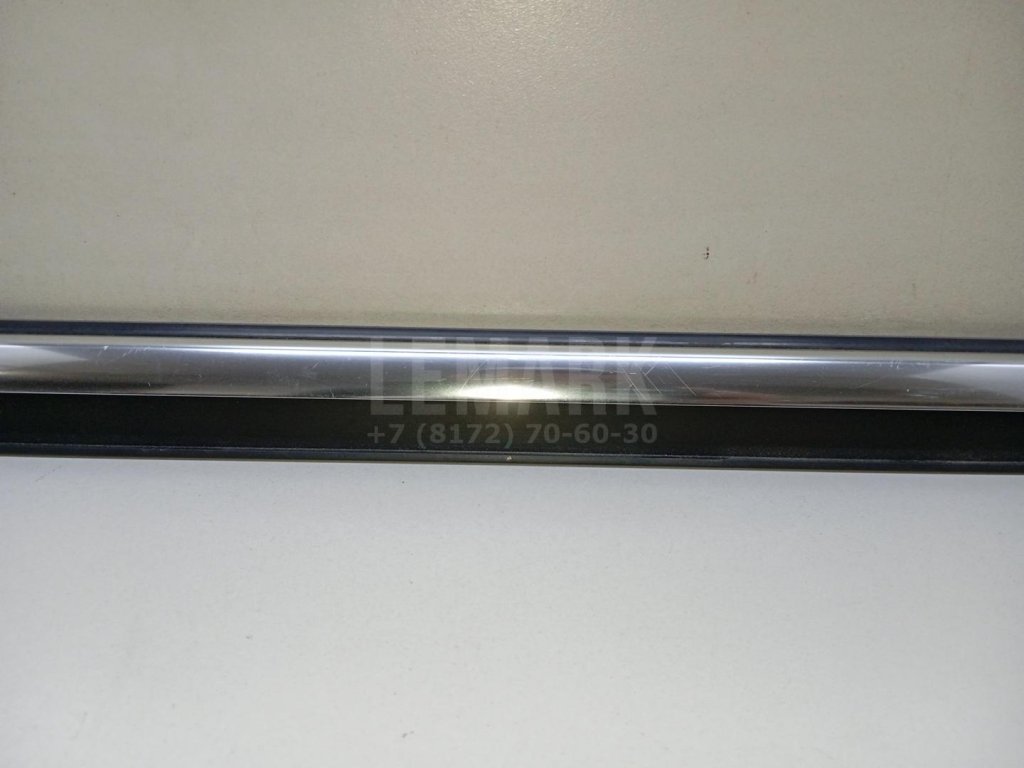 Накладка стекла переднего левого