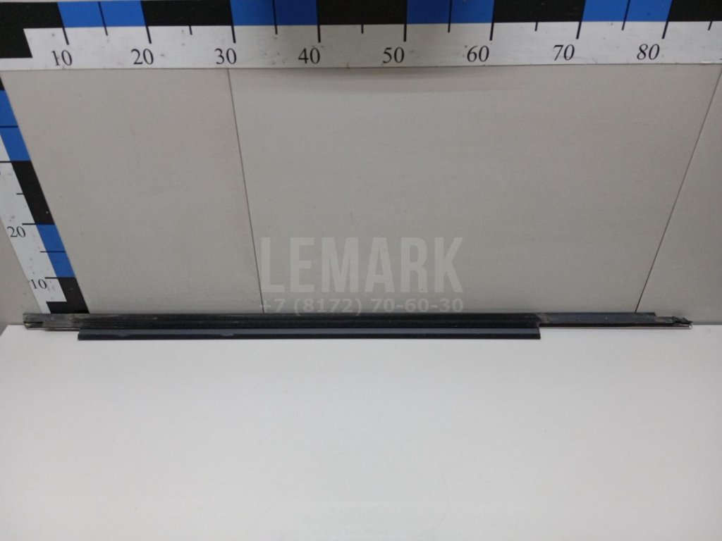 Накладка стекла переднего левого