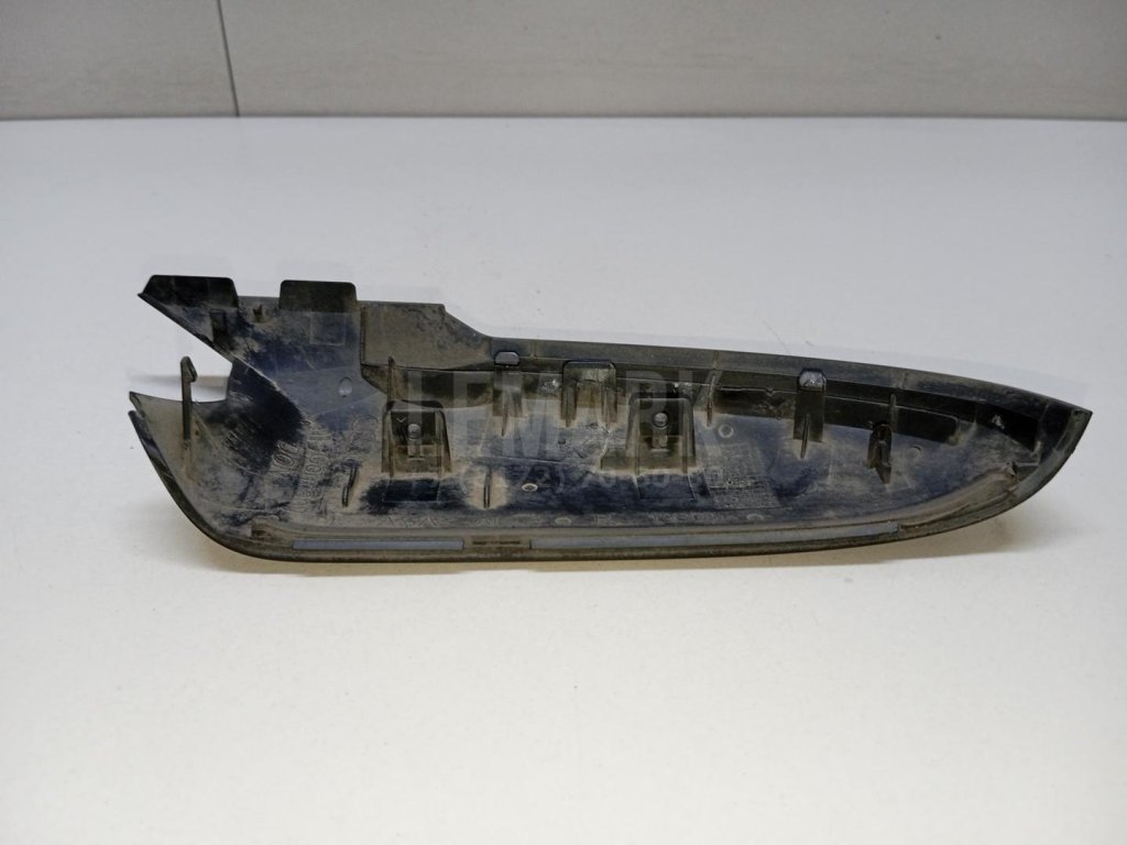 Накладка зеркала правого