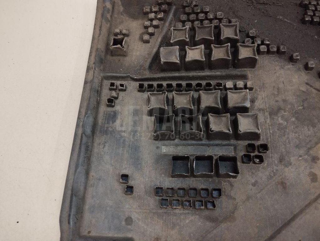 Пыльник двигателя