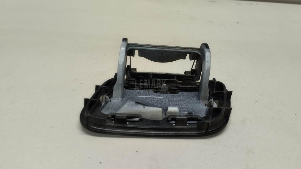 Крышка форсунки омывателя