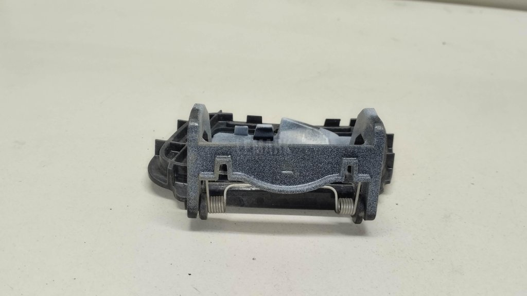 Крышка форсунки омывателя