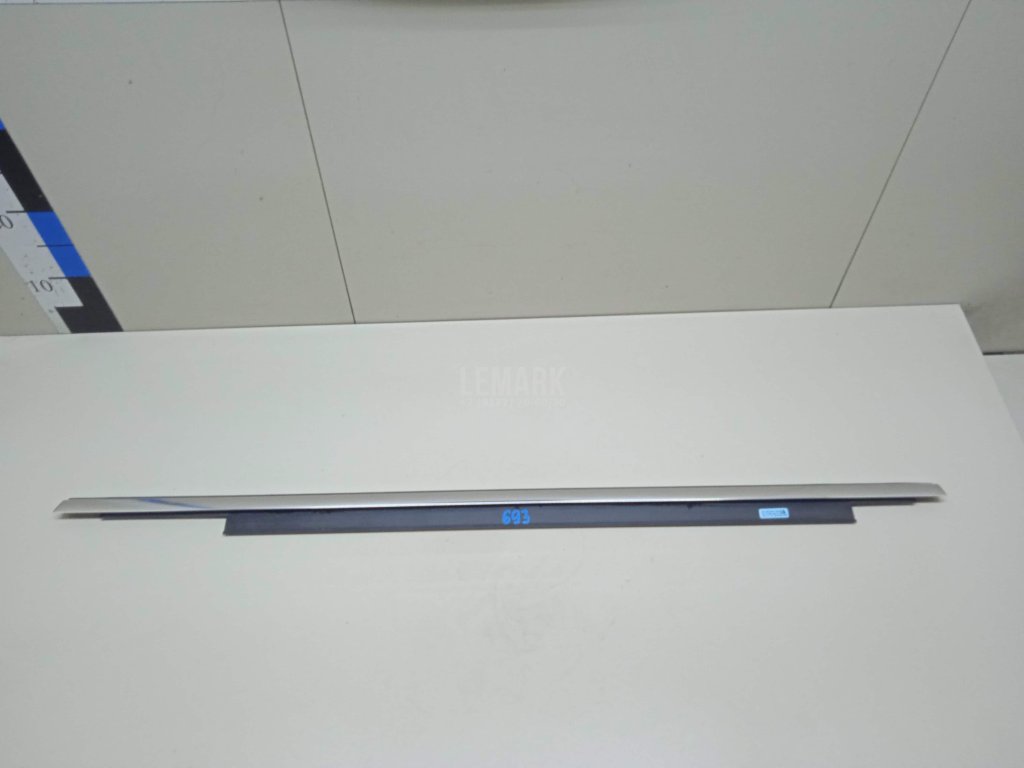 Накладка стекла заднего правого