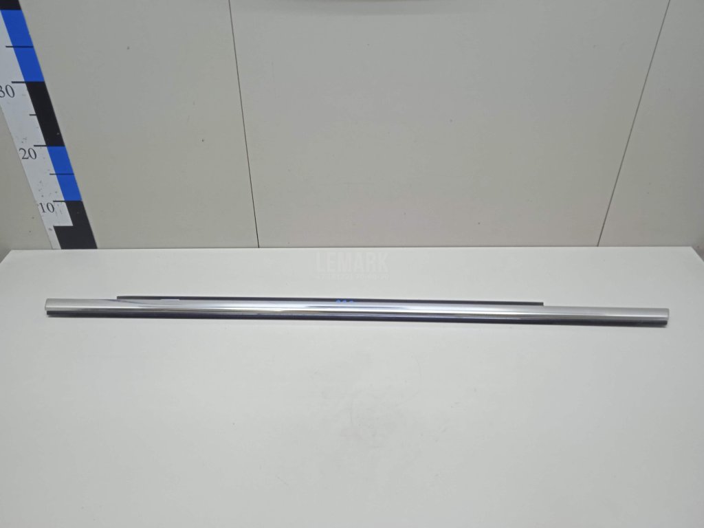 Накладка стекла заднего правого