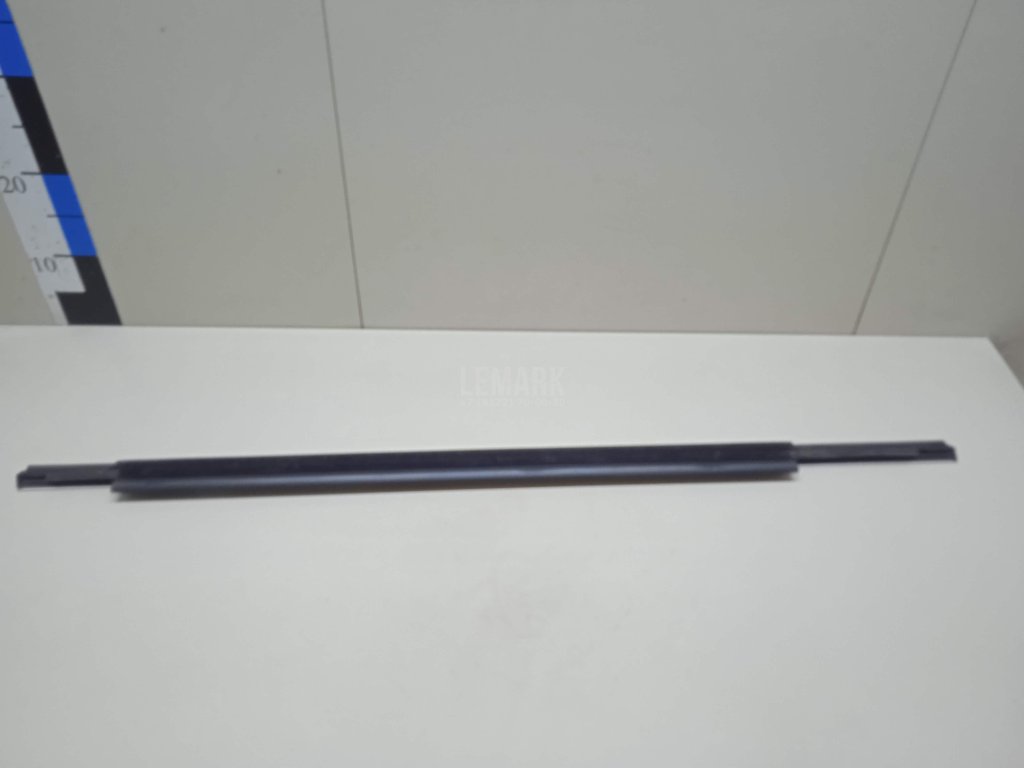 Накладка стекла заднего правого