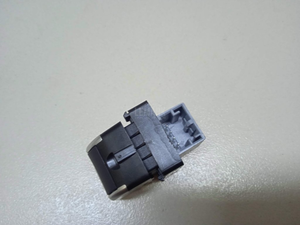 Кнопка стеклоподъемника