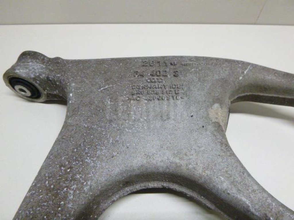 Рычаг задний нижний правый