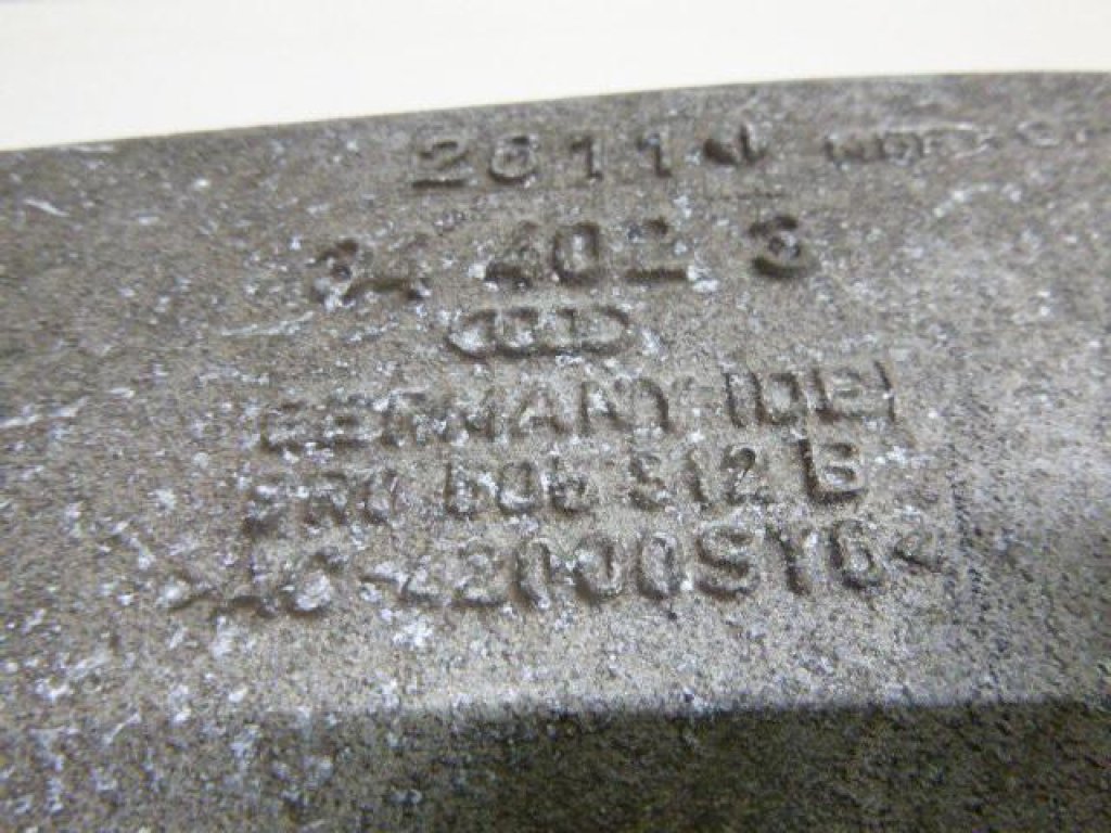 Рычаг задний нижний правый