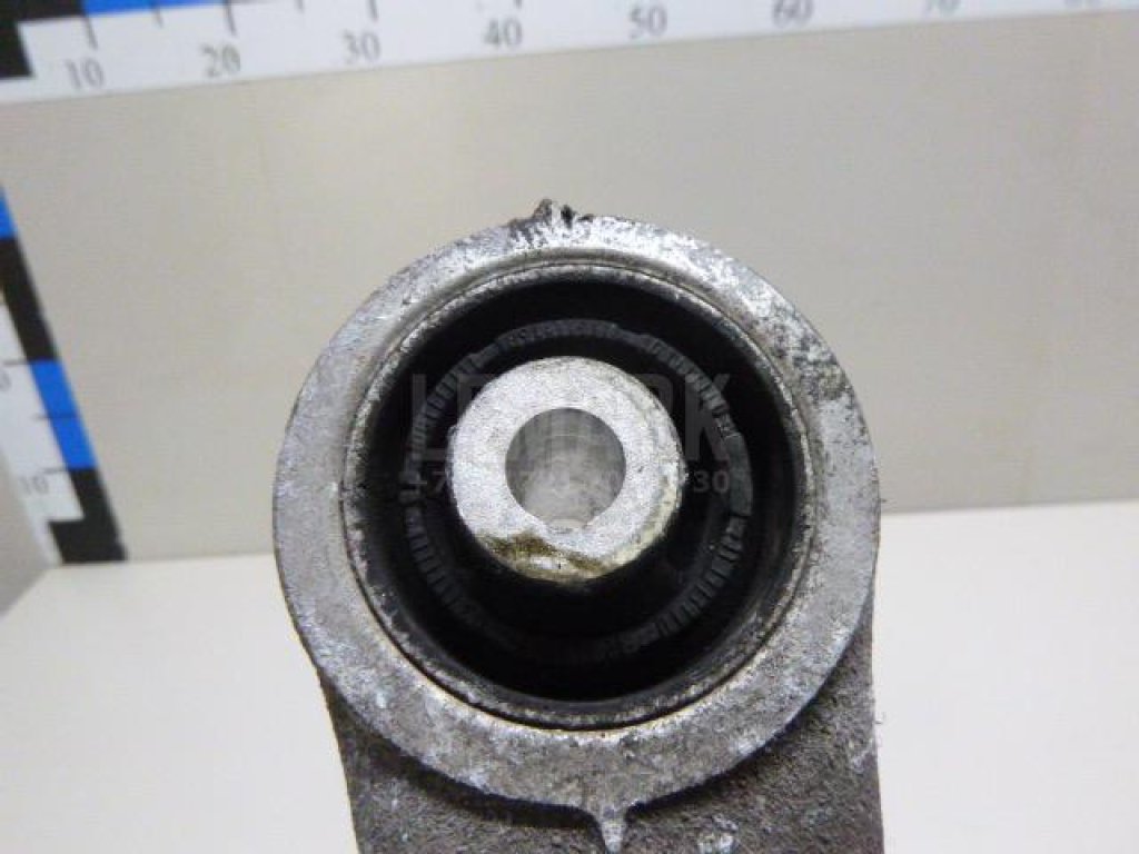 Рычаг задний нижний правый