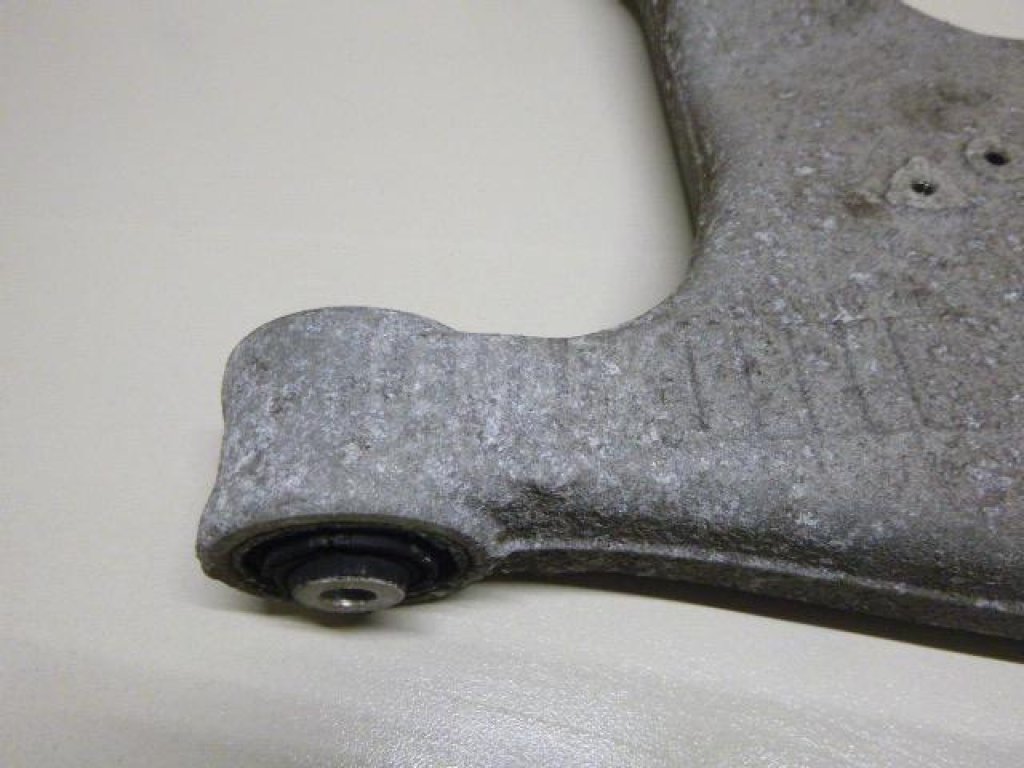 Рычаг задний нижний правый