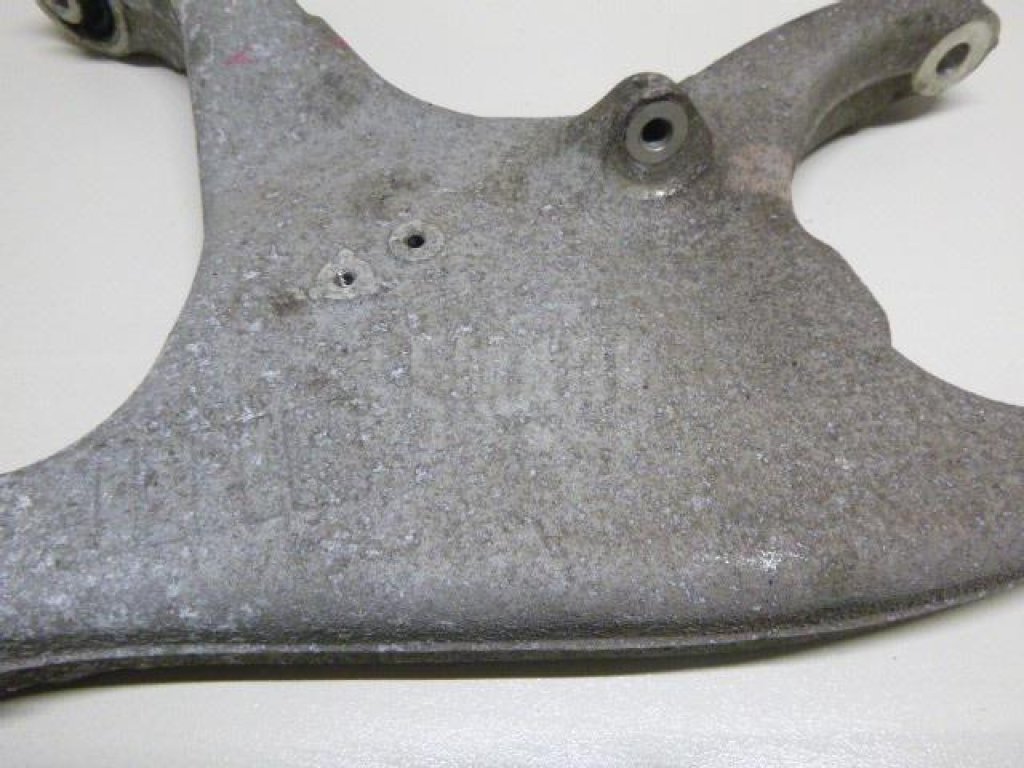 Рычаг задний нижний правый