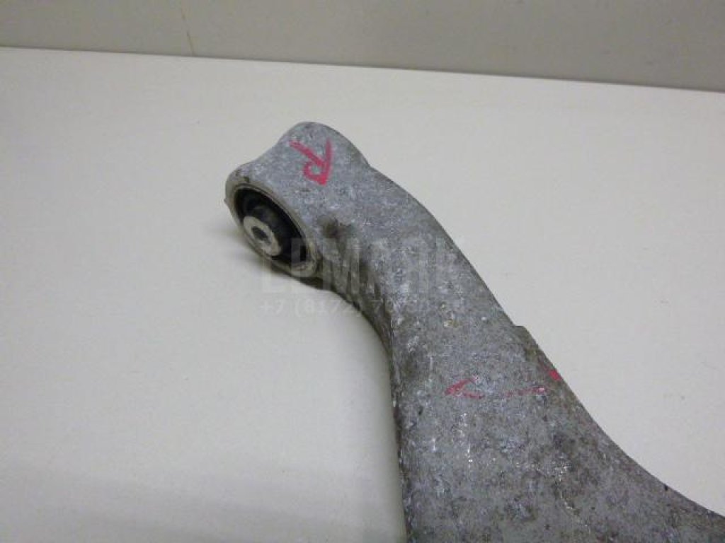 Рычаг задний нижний правый